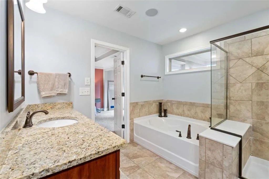 995 Sibley Lane, Atlanta, Georgia 30324, 4 Bedrooms Bedrooms, ,3 BathroomsBathrooms,Residential,For Sale,995 Sibley Lane,7622581
