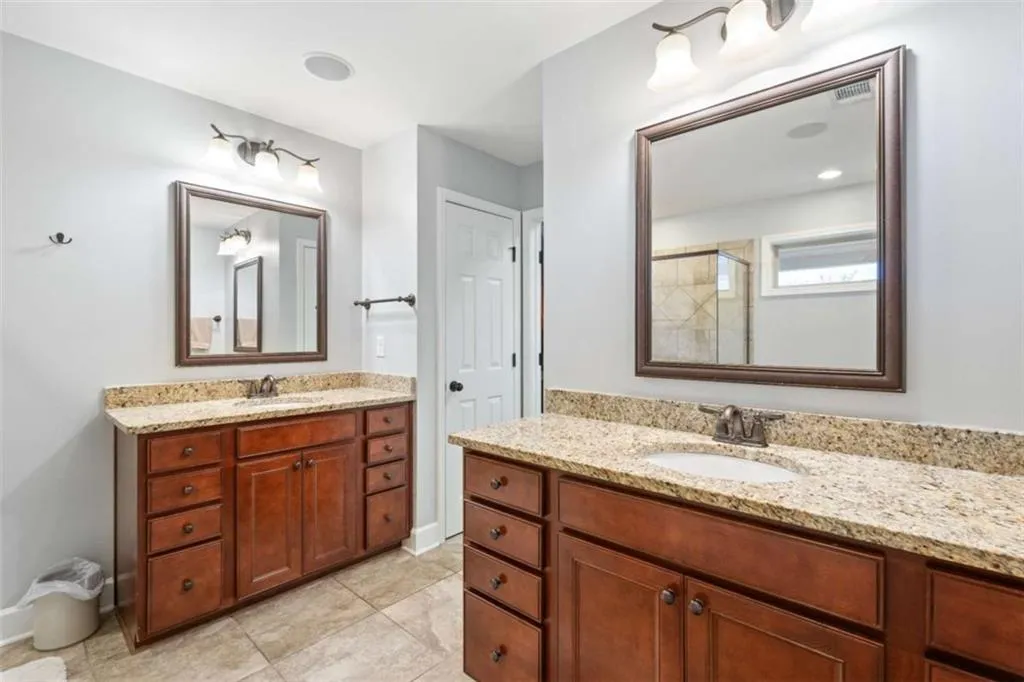 995 Sibley Lane, Atlanta, Georgia 30324, 4 Bedrooms Bedrooms, ,3 BathroomsBathrooms,Residential,For Sale,995 Sibley Lane,7622581