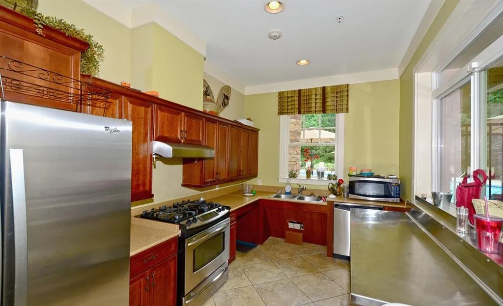 200 River Vista Drive Unit 308, Atlanta, Georgia 30339, 2 Bedrooms Bedrooms, ,2 BathroomsBathrooms,Residential,Sold,200 River Vista Drive Unit 308,5666291