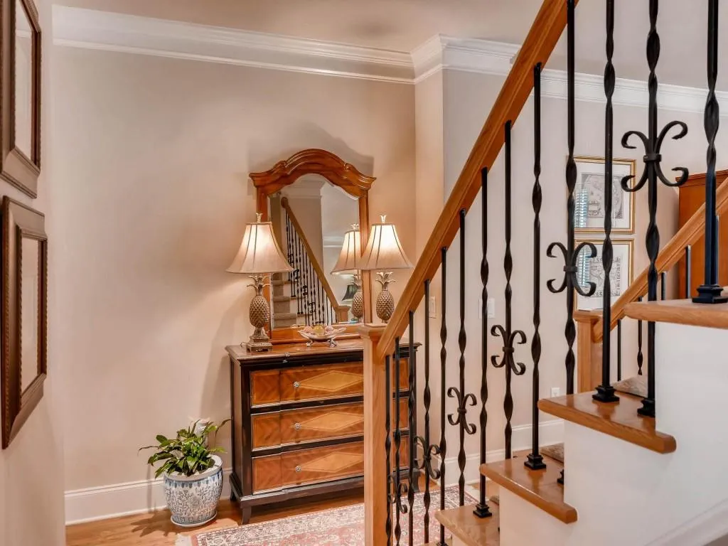 191 Mystic Court, Atlanta, Georgia 30342, 4 Bedrooms Bedrooms, ,3 BathroomsBathrooms,Residential,Sold,191 Mystic Court,5883102