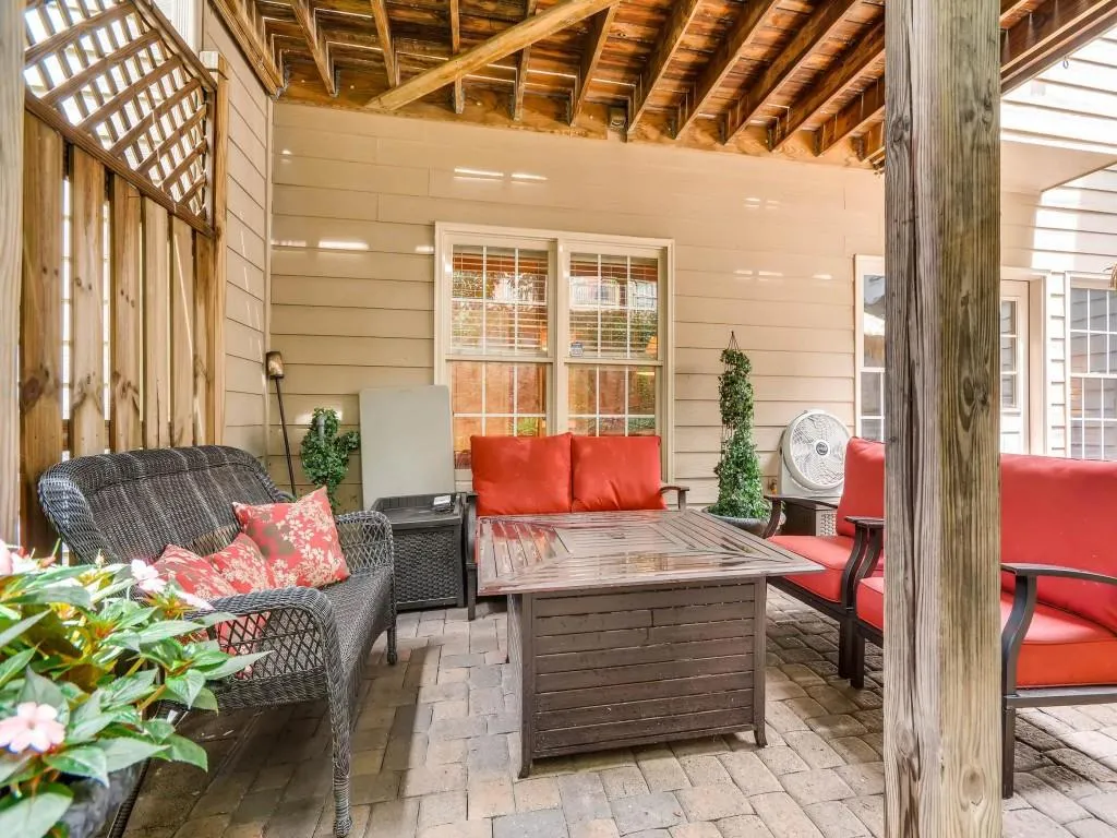 191 Mystic Court, Atlanta, Georgia 30342, 4 Bedrooms Bedrooms, ,3 BathroomsBathrooms,Residential,Sold,191 Mystic Court,5883102