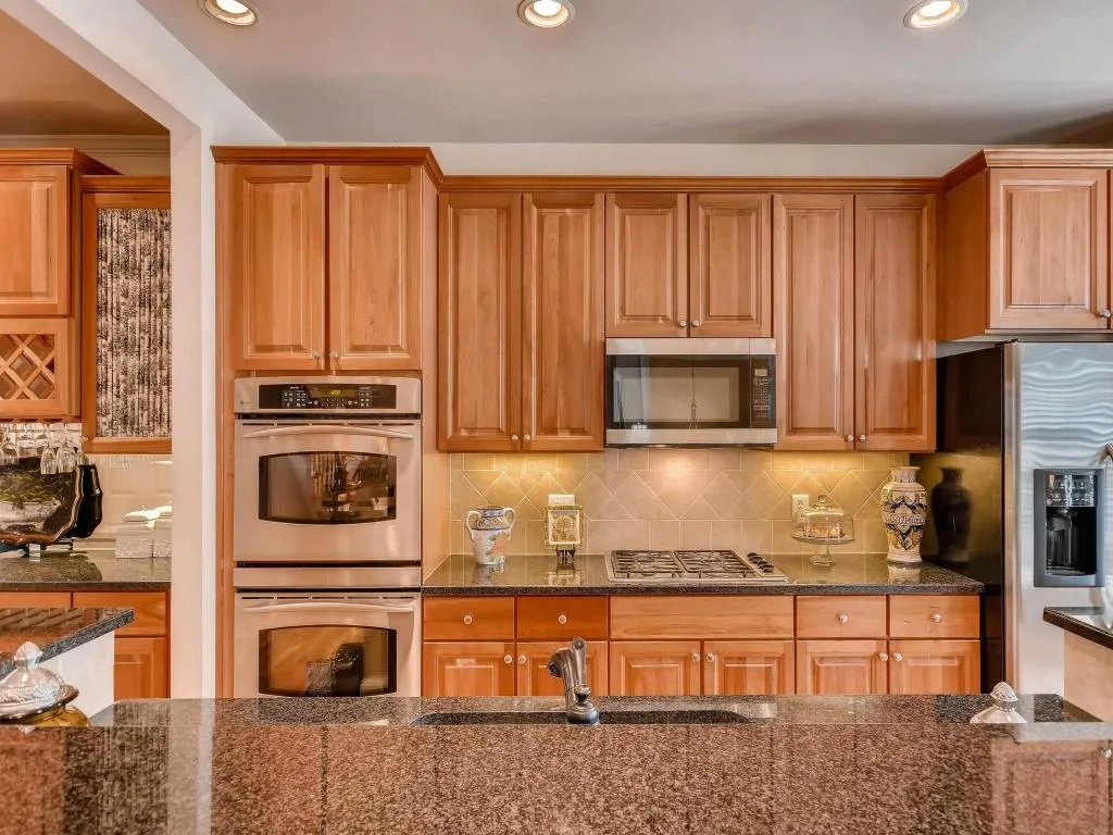 191 Mystic Court, Atlanta, Georgia 30342, 4 Bedrooms Bedrooms, ,3 BathroomsBathrooms,Residential,Sold,191 Mystic Court,5883102