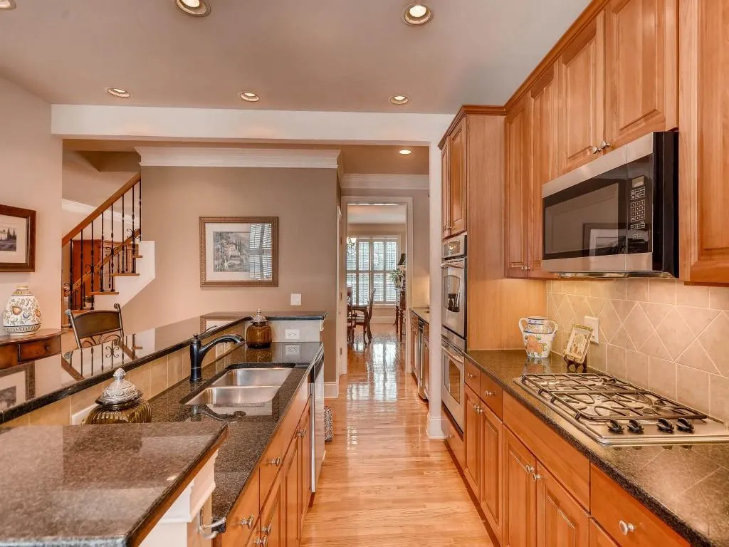 191 Mystic Court, Atlanta, Georgia 30342, 4 Bedrooms Bedrooms, ,3 BathroomsBathrooms,Residential,Sold,191 Mystic Court,5883102