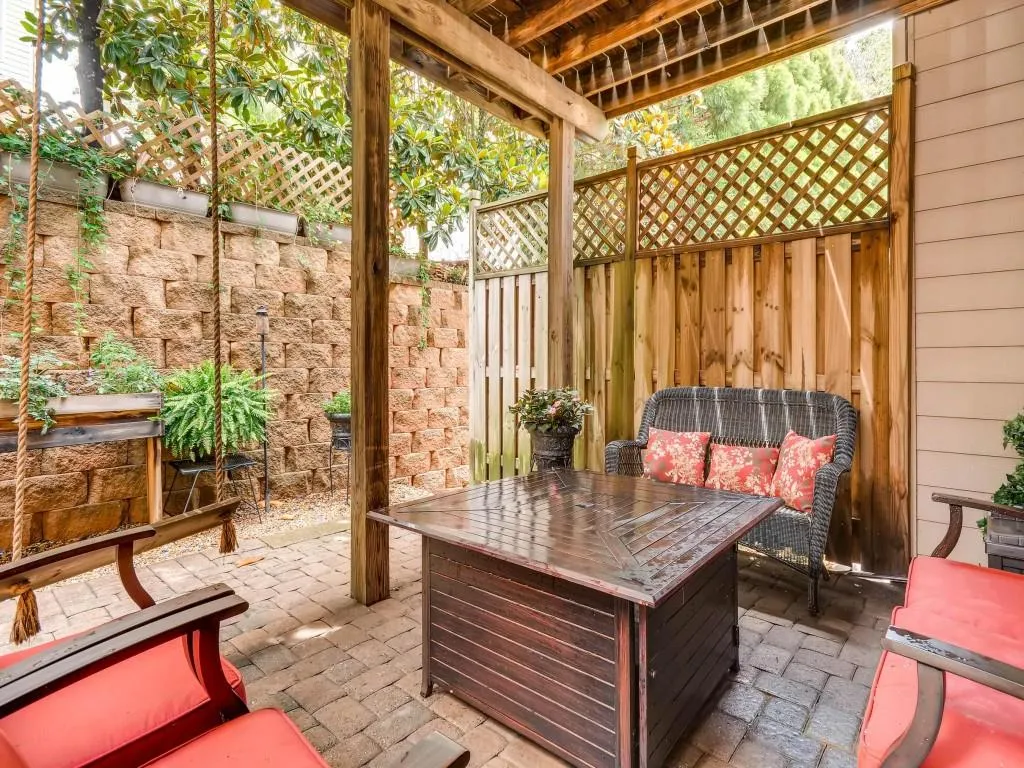 191 Mystic Court, Atlanta, Georgia 30342, 4 Bedrooms Bedrooms, ,3 BathroomsBathrooms,Residential,Sold,191 Mystic Court,5883102