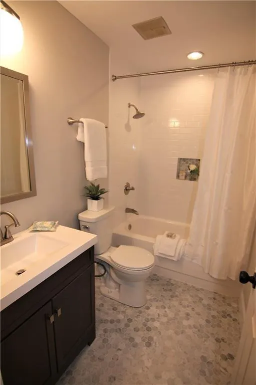 470 The North Chace, Atlanta, Georgia 30328, 3 Bedrooms Bedrooms, ,2 BathroomsBathrooms,Residential,Sold,470 The North Chace,5955065