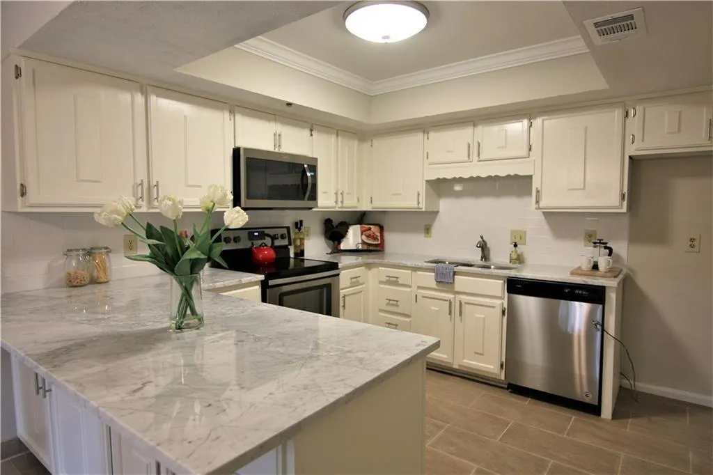 470 The North Chace, Atlanta, Georgia 30328, 3 Bedrooms Bedrooms, ,2 BathroomsBathrooms,Residential,Sold,470 The North Chace,5955065