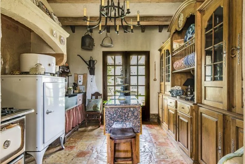 2100 West Wesley Road, Atlanta, Georgia 30327, 3 Bedrooms Bedrooms, ,3 BathroomsBathrooms,Residential,For Sale,2100 West Wesley Road,7680965