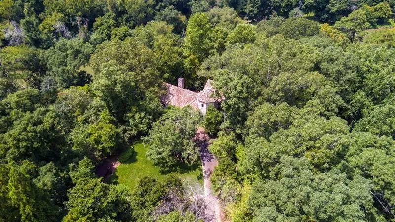 2100 West Wesley Road, Atlanta, Georgia 30327, 3 Bedrooms Bedrooms, ,3 BathroomsBathrooms,Residential,For Sale,2100 West Wesley Road,7680965