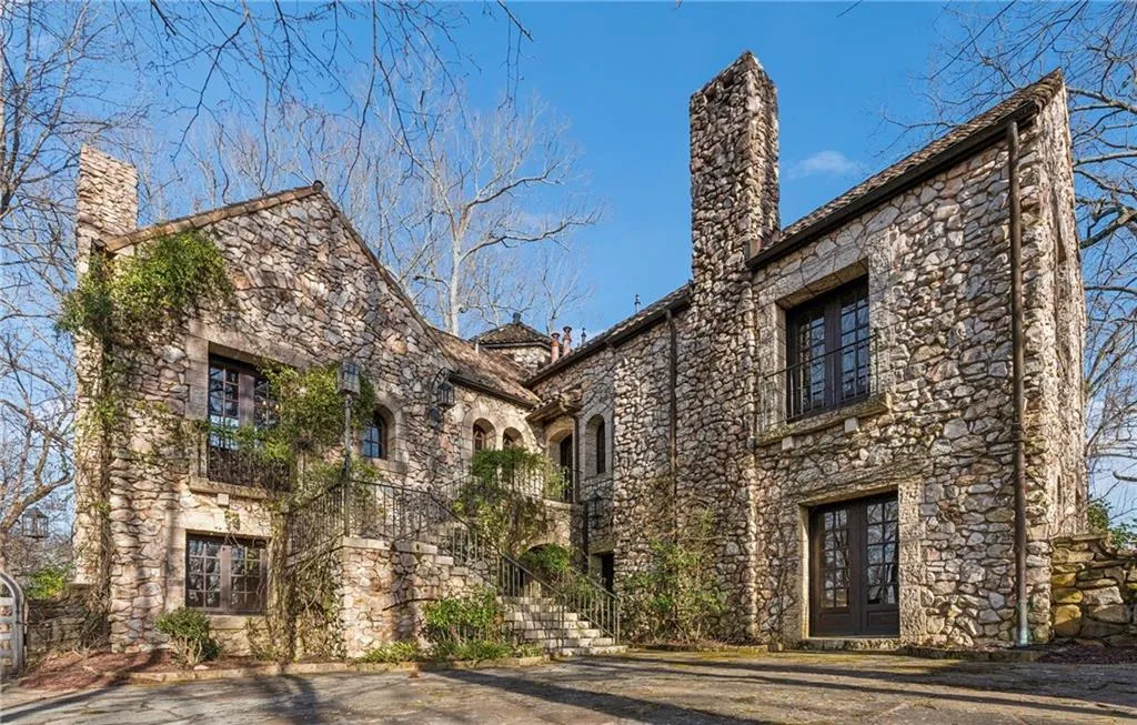 Back of house overlooks Chattahoochee River from 100 feet up