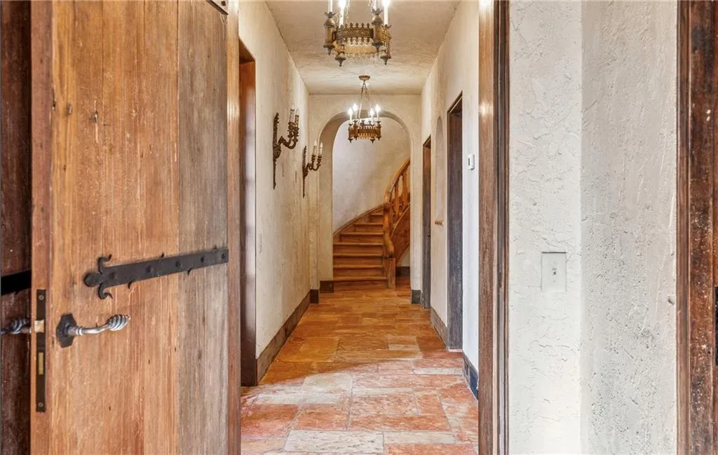 2100 West Wesley Road, Atlanta, Georgia 30327, 3 Bedrooms Bedrooms, 0 ,3 BathroomsBathrooms,Residential,For Sale,2100 West Wesley Road,7680965