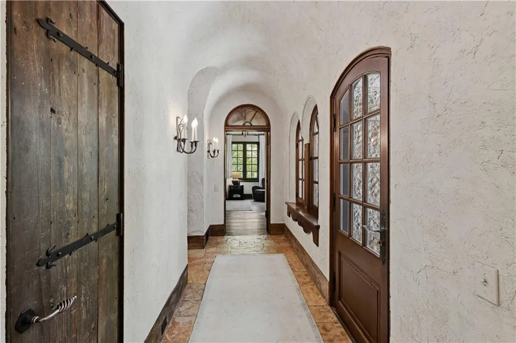 2100 West Wesley Road, Atlanta, Georgia 30327, 3 Bedrooms Bedrooms, 0 ,3 BathroomsBathrooms,Residential,For Sale,2100 West Wesley Road,7680965