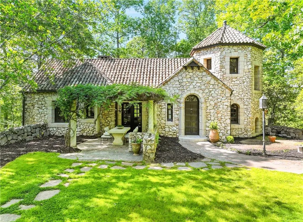 2100 West Wesley Road, Atlanta, Georgia 30327, 3 Bedrooms Bedrooms, 0 ,3 BathroomsBathrooms,Residential,For Sale,2100 West Wesley Road,7680965