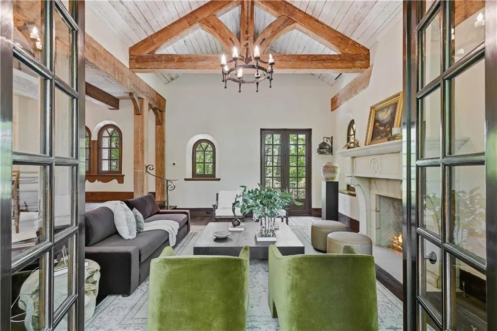2100 West Wesley Road, Atlanta, Georgia 30327, 3 Bedrooms Bedrooms, 0 ,3 BathroomsBathrooms,Residential,For Sale,2100 West Wesley Road,7680965
