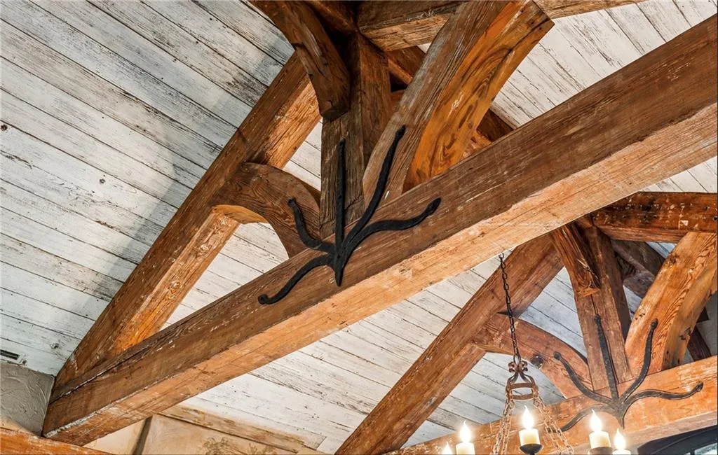 Detail of living room ceiling