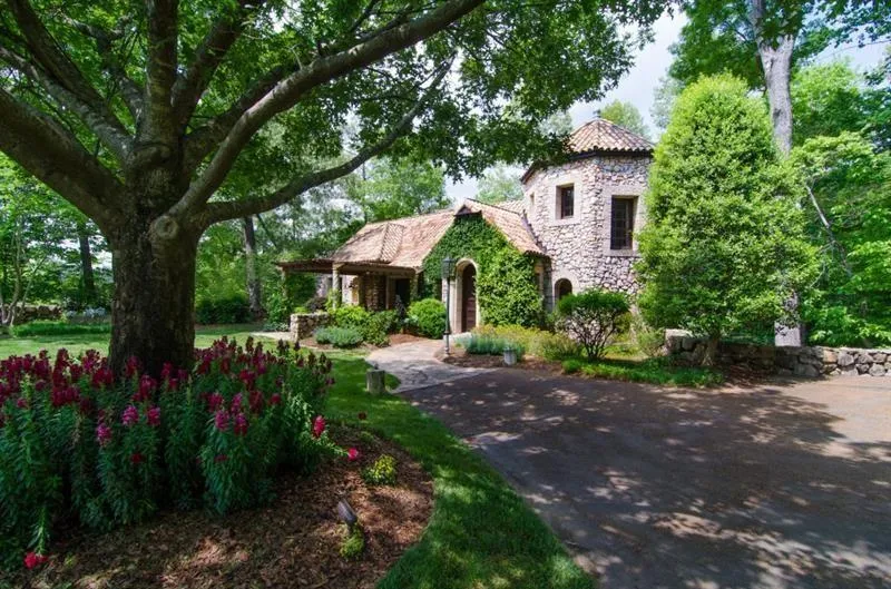 2100 West Wesley Road, Atlanta, Georgia 30327, 3 Bedrooms Bedrooms, ,3 BathroomsBathrooms,Residential,For Sale,2100 West Wesley Road,7680965