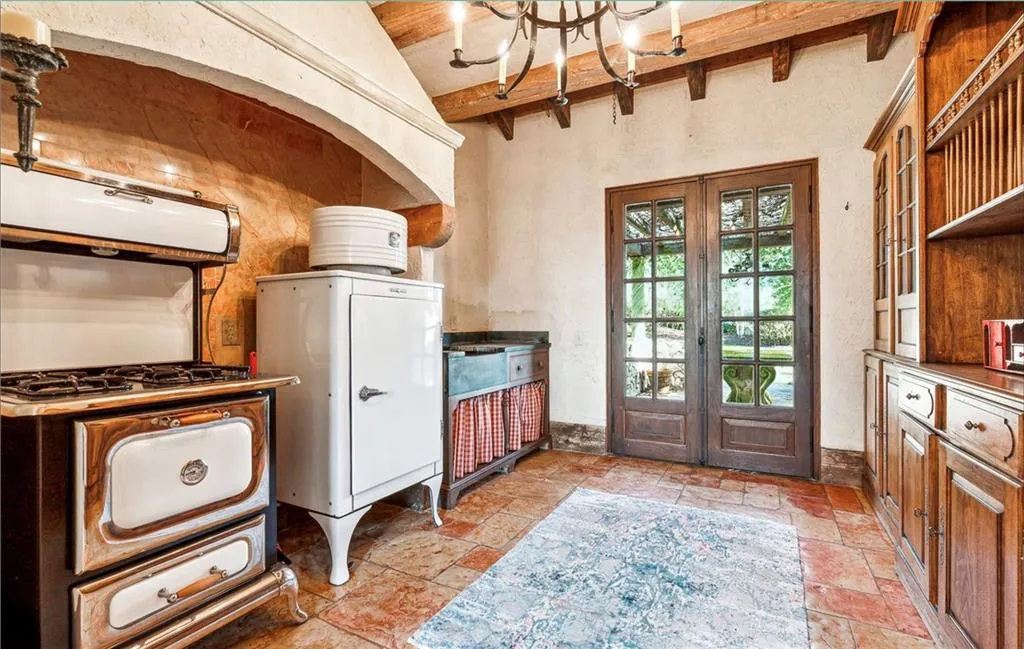 2100 West Wesley Road, Atlanta, Georgia 30327, 3 Bedrooms Bedrooms, 0 ,3 BathroomsBathrooms,Residential,For Sale,2100 West Wesley Road,7680965