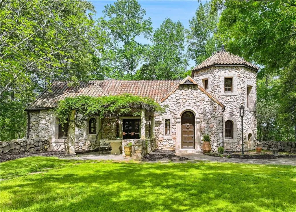 2100 West Wesley Road, Atlanta, Georgia 30327, 3 Bedrooms Bedrooms, 0 ,3 BathroomsBathrooms,Residential,For Sale,2100 West Wesley Road,7680965