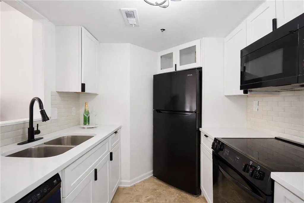 1 Biscayne Drive Nw Unit 705, Atlanta, Georgia 30309, 1 Bedroom Bedrooms, 0 ,1 BathroomBathrooms,Residential,For Sale,1 Biscayne Drive Nw Unit 705,7748009