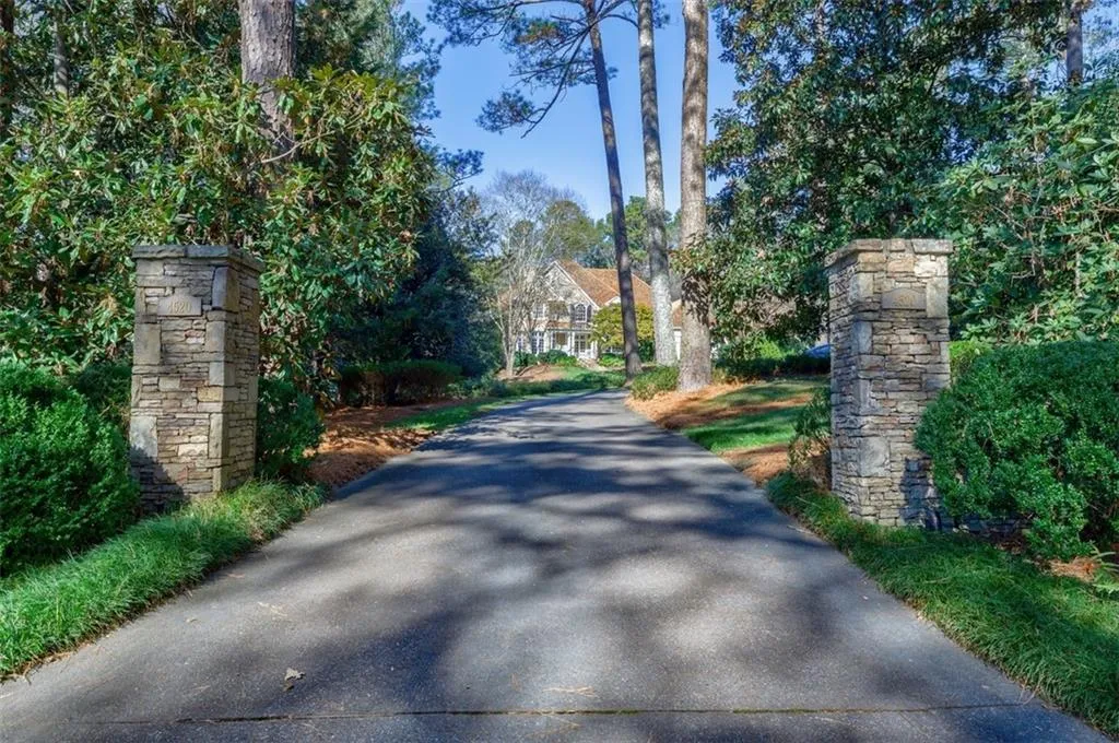 4520 Harris Trail, Sandy Springs, Georgia 30327, 4 Bedrooms Bedrooms, ,5 BathroomsBathrooms,Residential,Sold,4520 Harris Trail,7147975