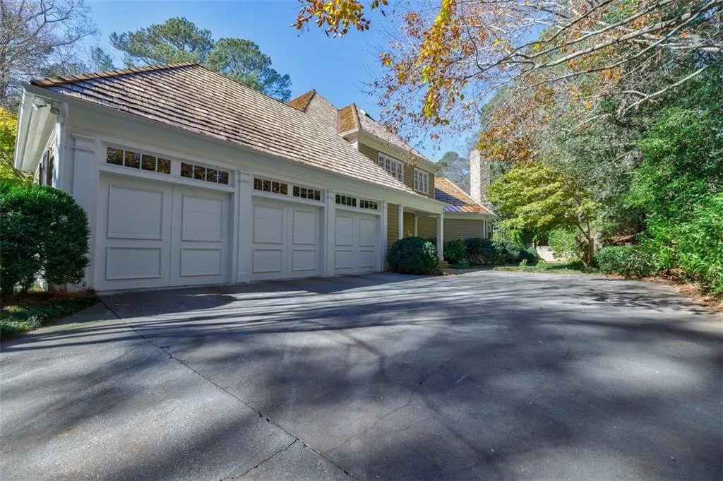 4520 Harris Trail, Sandy Springs, Georgia 30327, 4 Bedrooms Bedrooms, ,5 BathroomsBathrooms,Residential,Sold,4520 Harris Trail,7147975