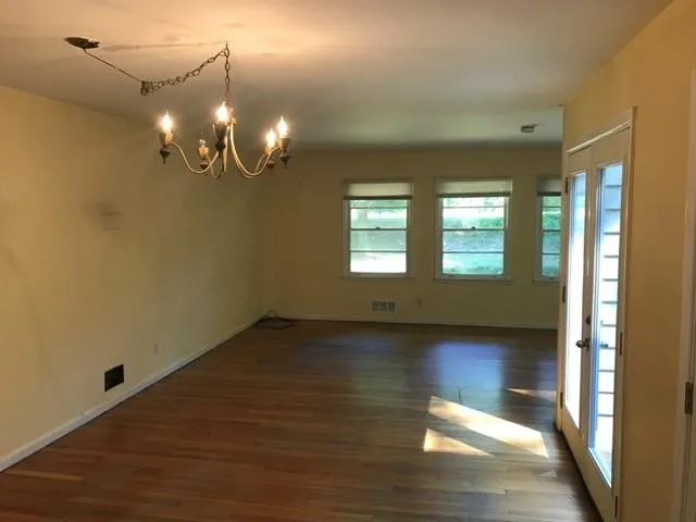 1105 Spalding Drive, Sandy Springs, Georgia 30350, 5 Bedrooms Bedrooms, ,3 BathroomsBathrooms,Residential,Sold,1105 Spalding Drive,6572115