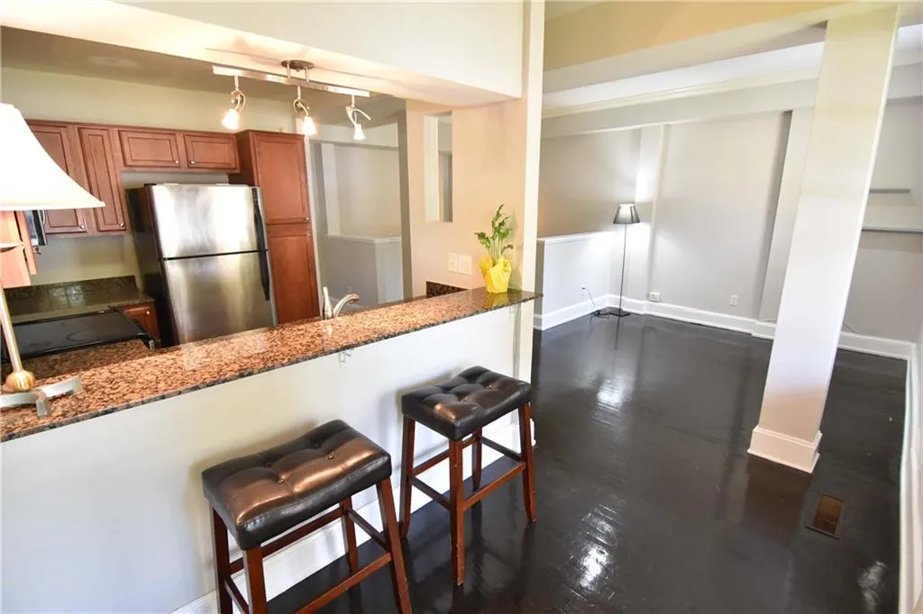 2855 Peachtree Road Ne Unit 102, Atlanta, Georgia 30305, 2 Bedrooms Bedrooms, ,2 BathroomsBathrooms,Residential,Sold,2855 Peachtree Road Ne Unit 102,5861529