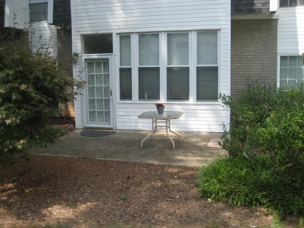 5305 Chemin De Vie, Sandy Springs, Georgia 30342, 2 Bedrooms Bedrooms, ,2 BathroomsBathrooms,Residential,Sold,5305 Chemin De Vie,5742758