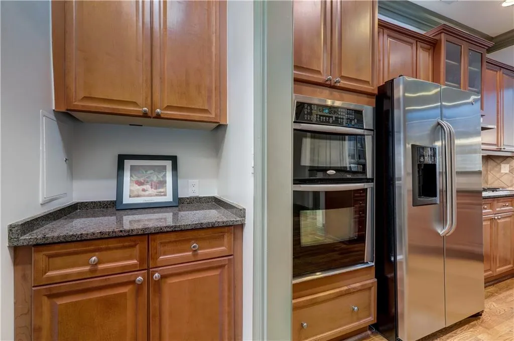 1182 Glenridge Place, Sandy Springs, Georgia 30342, 3 Bedrooms Bedrooms, ,3 BathroomsBathrooms,Residential,Sold,1182 Glenridge Place,6699454