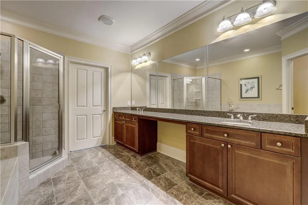 1182 Glenridge Place, Sandy Springs, Georgia 30342, 3 Bedrooms Bedrooms, ,3 BathroomsBathrooms,Residential,Sold,1182 Glenridge Place,6699454