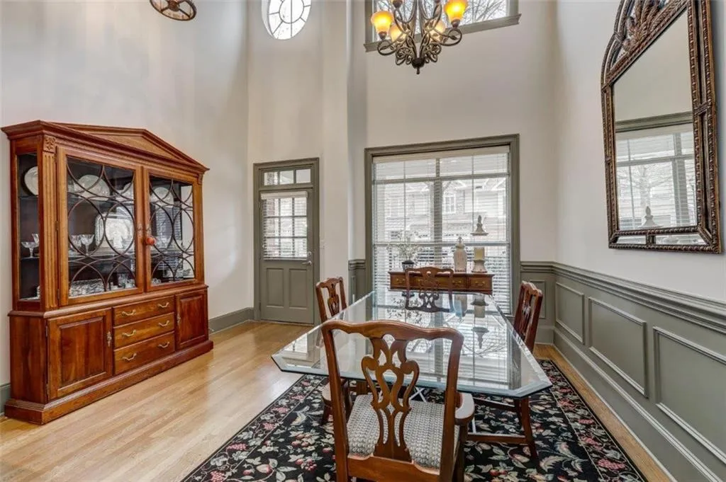 1182 Glenridge Place, Sandy Springs, Georgia 30342, 3 Bedrooms Bedrooms, ,3 BathroomsBathrooms,Residential,Sold,1182 Glenridge Place,6699454