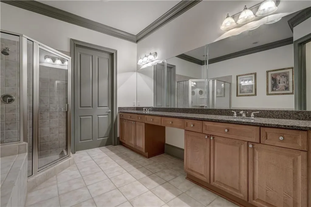 1182 Glenridge Place, Sandy Springs, Georgia 30342, 3 Bedrooms Bedrooms, ,3 BathroomsBathrooms,Residential,Sold,1182 Glenridge Place,6699454