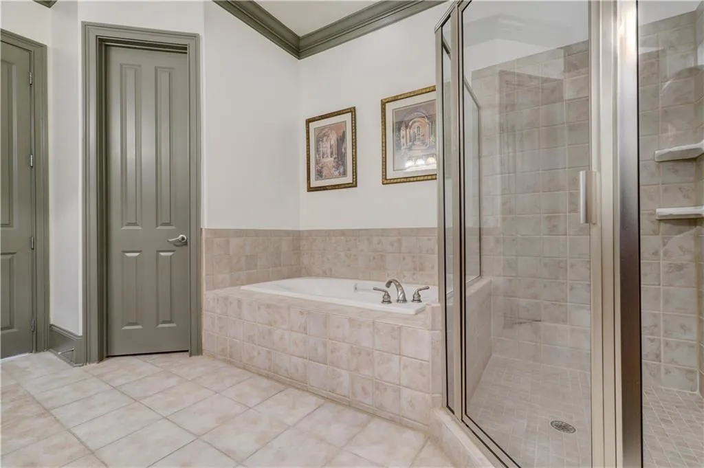 1182 Glenridge Place, Sandy Springs, Georgia 30342, 3 Bedrooms Bedrooms, ,3 BathroomsBathrooms,Residential,Sold,1182 Glenridge Place,6699454