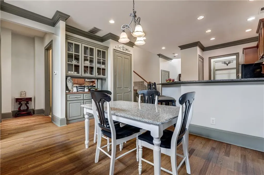 1182 Glenridge Place, Sandy Springs, Georgia 30342, 3 Bedrooms Bedrooms, ,3 BathroomsBathrooms,Residential,Sold,1182 Glenridge Place,6699454