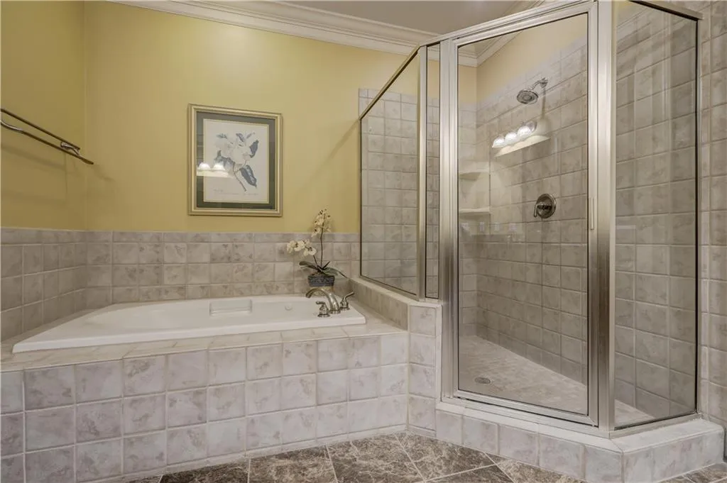 1182 Glenridge Place, Sandy Springs, Georgia 30342, 3 Bedrooms Bedrooms, ,3 BathroomsBathrooms,Residential,Sold,1182 Glenridge Place,6699454
