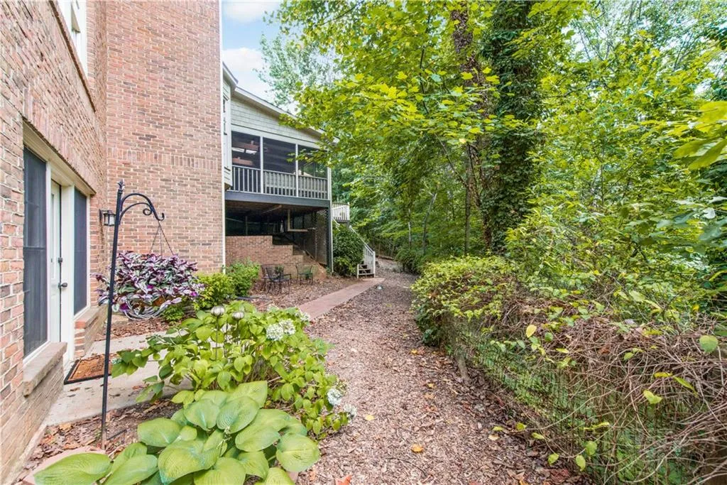 635 Idlewood Drive Nw, Sandy Springs, Georgia 30327, 5 Bedrooms Bedrooms, ,4 BathroomsBathrooms,Residential,Sold,635 Idlewood Drive Nw,5719772