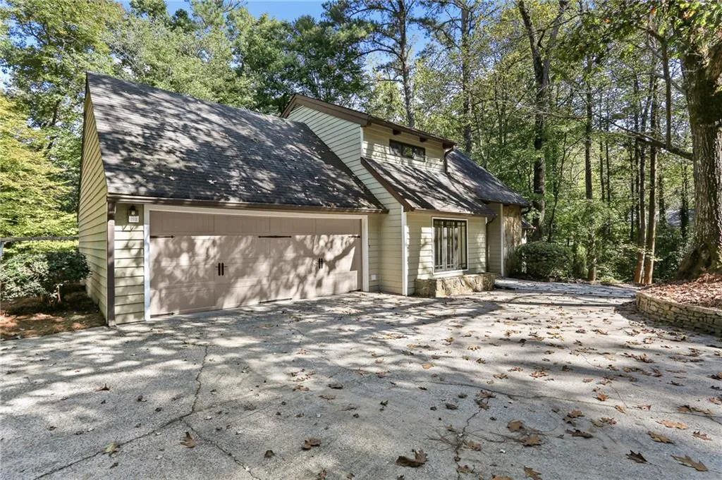 6100 Blackwater Trail, Atlanta, Georgia 30328, 5 Bedrooms Bedrooms, ,3 BathroomsBathrooms,Residential,Sold,6100 Blackwater Trail,6958791