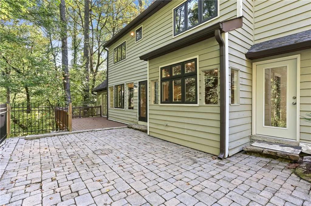 6100 Blackwater Trail, Atlanta, Georgia 30328, 5 Bedrooms Bedrooms, ,3 BathroomsBathrooms,Residential,Sold,6100 Blackwater Trail,6958791