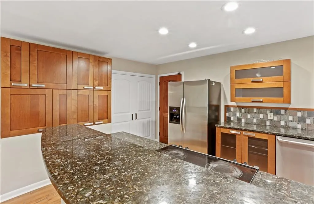 6100 Blackwater Trail, Atlanta, Georgia 30328, 5 Bedrooms Bedrooms, ,3 BathroomsBathrooms,Residential,Sold,6100 Blackwater Trail,6958791
