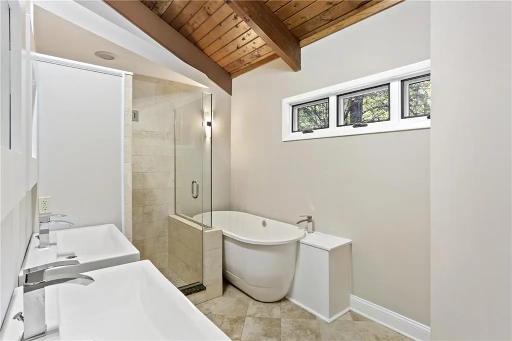 6100 Blackwater Trail, Atlanta, Georgia 30328, 5 Bedrooms Bedrooms, ,3 BathroomsBathrooms,Residential,Sold,6100 Blackwater Trail,6958791