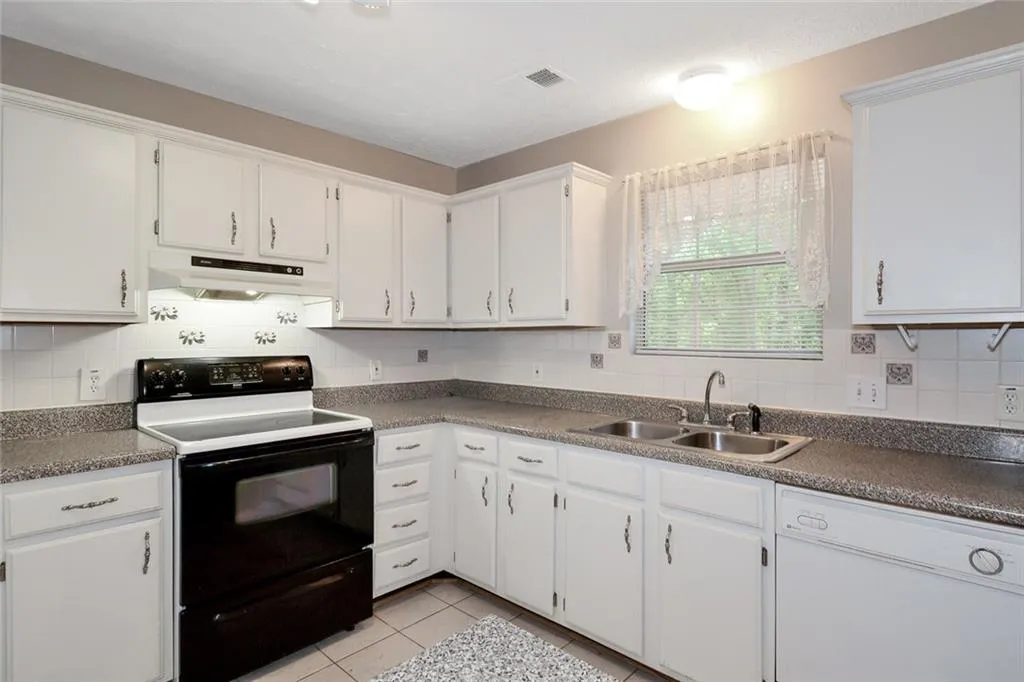 1807 Queen Anne Court Unit 1807, Atlanta, Georgia 30350, 3 Bedrooms Bedrooms, ,2 BathroomsBathrooms,Residential,Sold,1807 Queen Anne Court Unit 1807,6016145