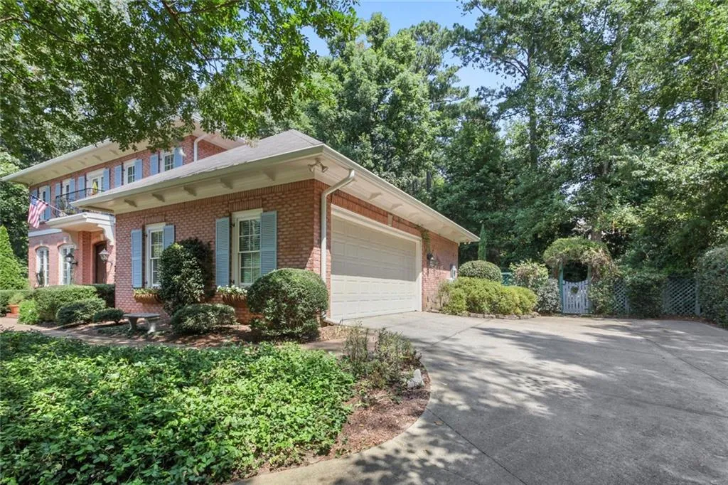 610 W Northway Lane, Sandy Springs, Georgia 30342, 3 Bedrooms Bedrooms, ,3 BathroomsBathrooms,Residential,Sold,610 W Northway Lane,7008134