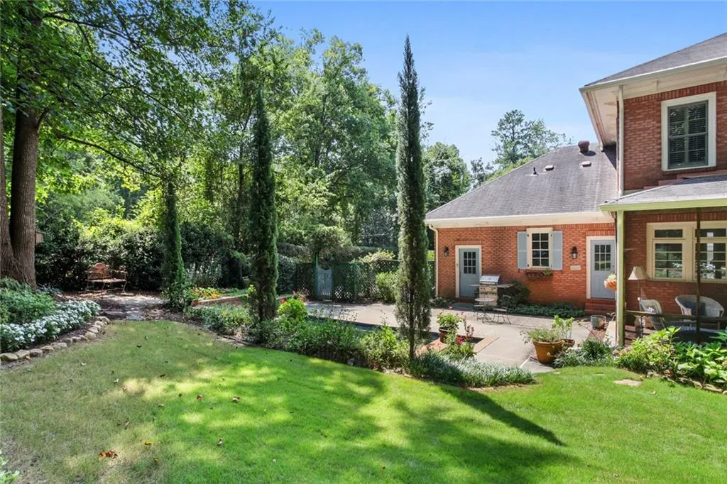 610 W Northway Lane, Sandy Springs, Georgia 30342, 3 Bedrooms Bedrooms, ,3 BathroomsBathrooms,Residential,Sold,610 W Northway Lane,7008134