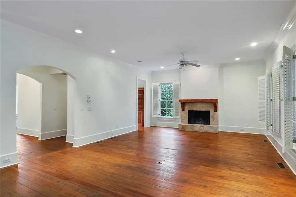 610 W Northway Lane, Sandy Springs, Georgia 30342, 3 Bedrooms Bedrooms, ,3 BathroomsBathrooms,Residential,Sold,610 W Northway Lane,7008134