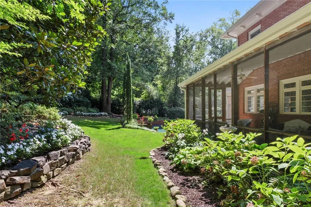 610 W Northway Lane, Sandy Springs, Georgia 30342, 3 Bedrooms Bedrooms, ,3 BathroomsBathrooms,Residential,Sold,610 W Northway Lane,7008134