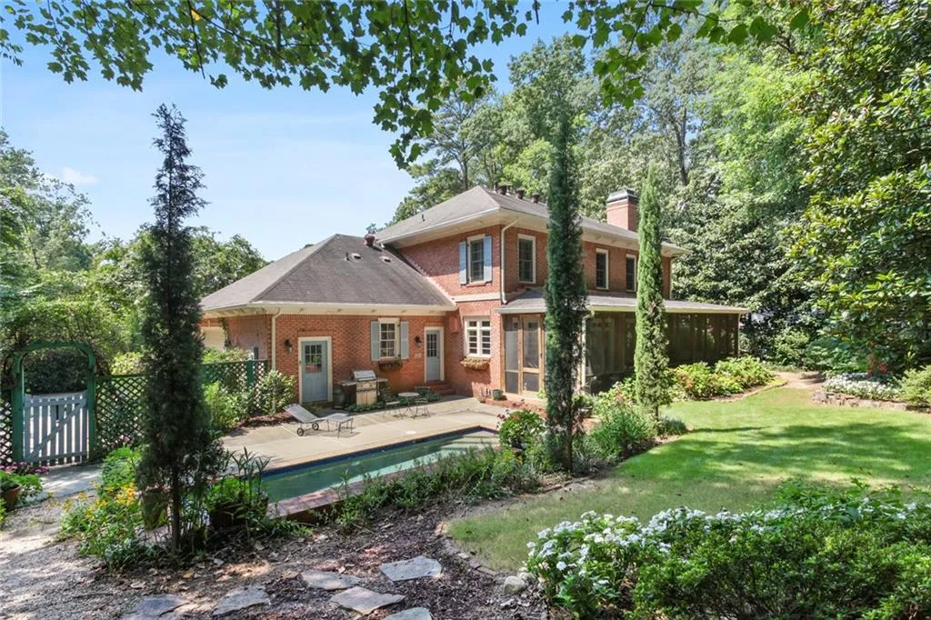 610 W Northway Lane, Sandy Springs, Georgia 30342, 3 Bedrooms Bedrooms, ,3 BathroomsBathrooms,Residential,Sold,610 W Northway Lane,7008134