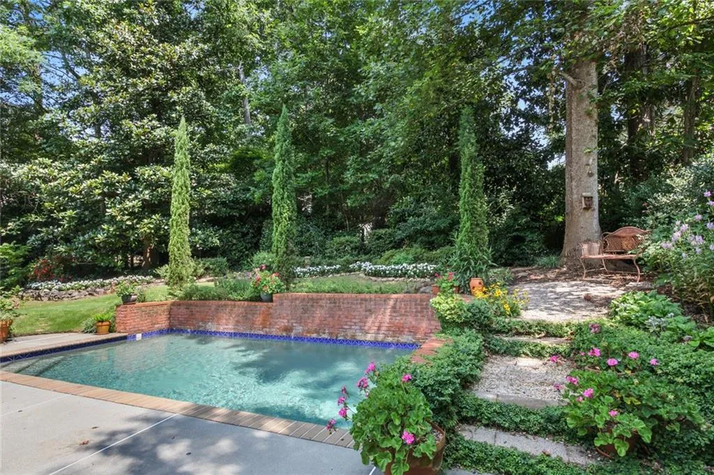 610 W Northway Lane, Sandy Springs, Georgia 30342, 3 Bedrooms Bedrooms, ,3 BathroomsBathrooms,Residential,Sold,610 W Northway Lane,7008134
