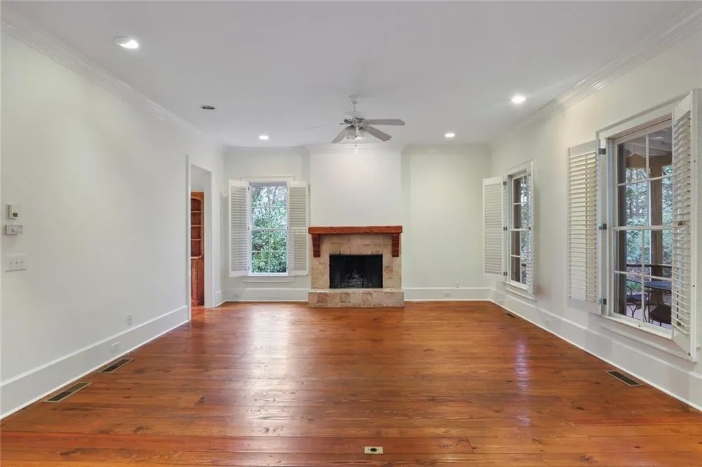610 W Northway Lane, Sandy Springs, Georgia 30342, 3 Bedrooms Bedrooms, ,3 BathroomsBathrooms,Residential,Sold,610 W Northway Lane,7008134