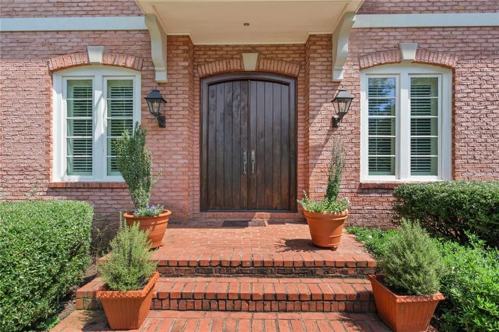 610 W Northway Lane, Sandy Springs, Georgia 30342, 3 Bedrooms Bedrooms, ,3 BathroomsBathrooms,Residential,Sold,610 W Northway Lane,7008134