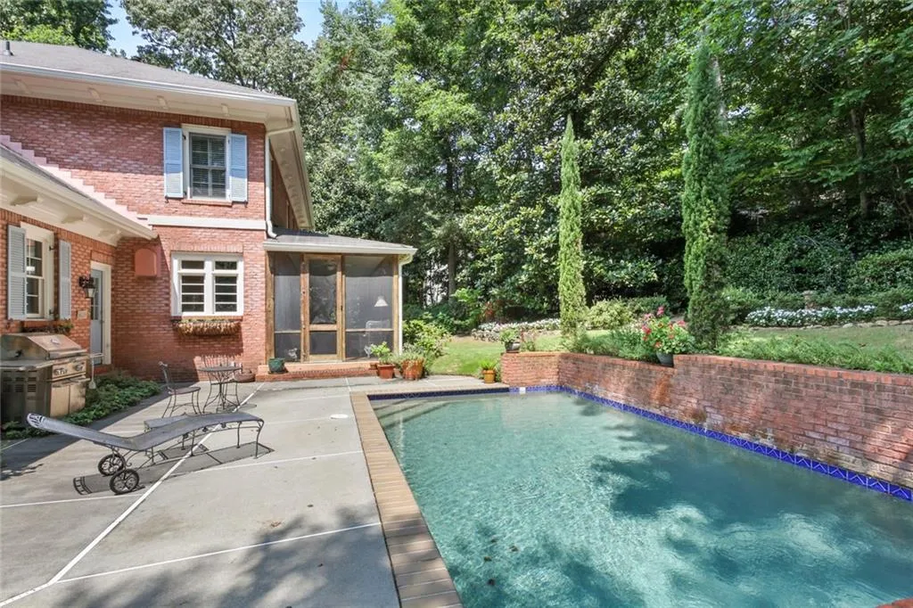 610 W Northway Lane, Sandy Springs, Georgia 30342, 3 Bedrooms Bedrooms, ,3 BathroomsBathrooms,Residential,Sold,610 W Northway Lane,7008134