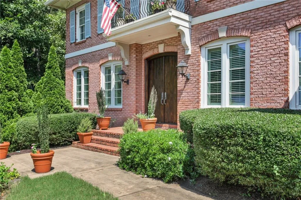 610 W Northway Lane, Sandy Springs, Georgia 30342, 3 Bedrooms Bedrooms, ,3 BathroomsBathrooms,Residential,Sold,610 W Northway Lane,7008134